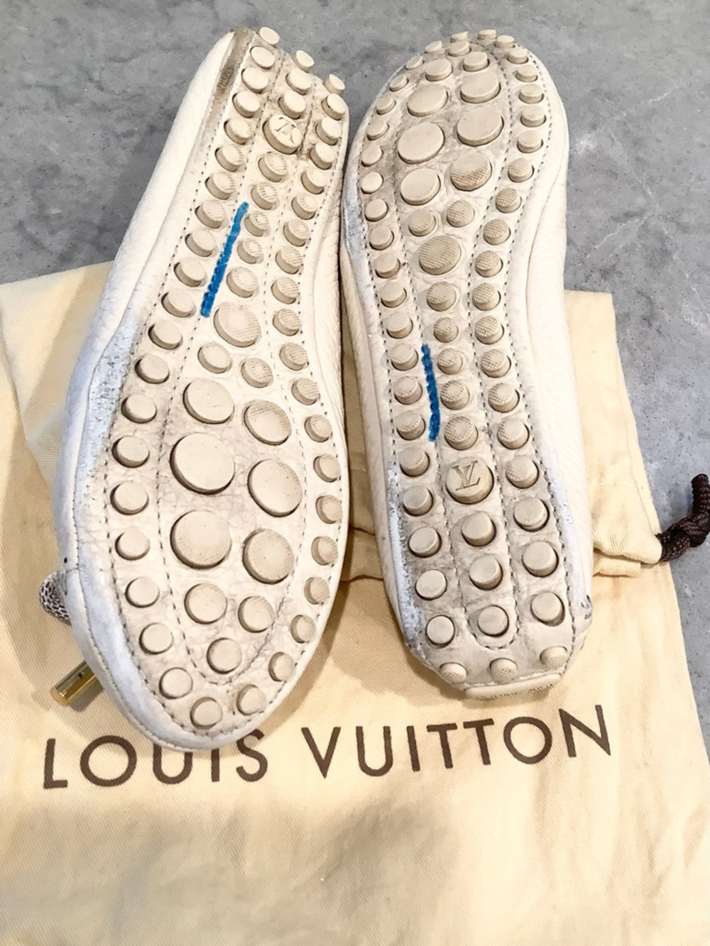 Louis Vuitton White Leather Bow Trim Ballet Flats - Picture 6 of 11